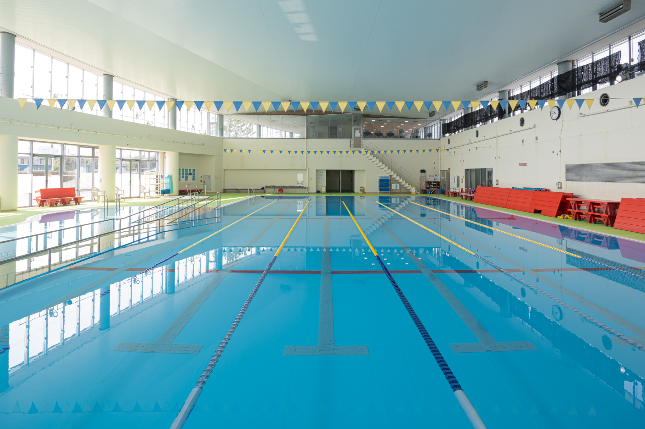 芦屋海浜公園プール　屋内プール